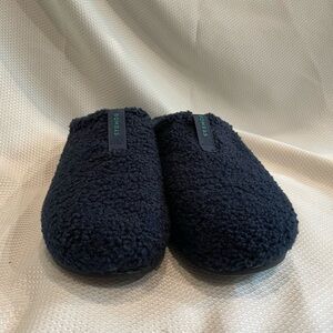 Women’s bomba Sunday slippers size 9 brand new never worn